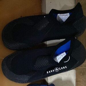 Aqua lung Water shoes size 10